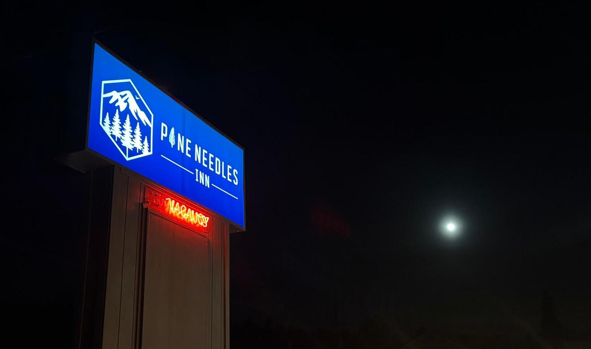Pine Needles Inn Маунт-Шаста Экстерьер фото
