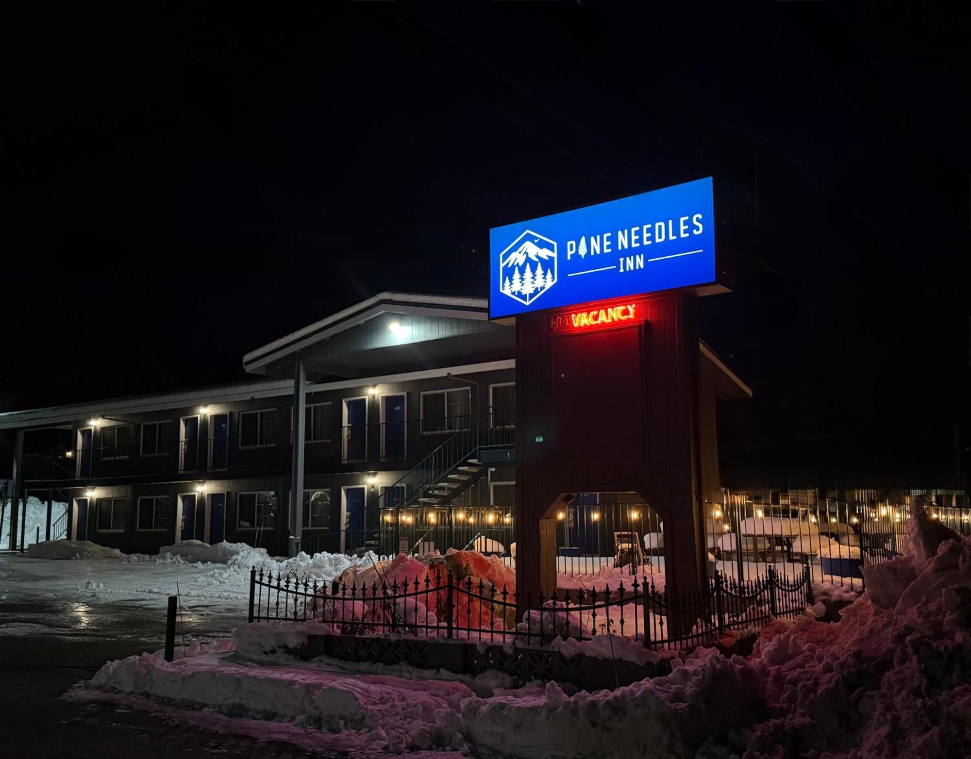 Pine Needles Inn Маунт-Шаста Экстерьер фото