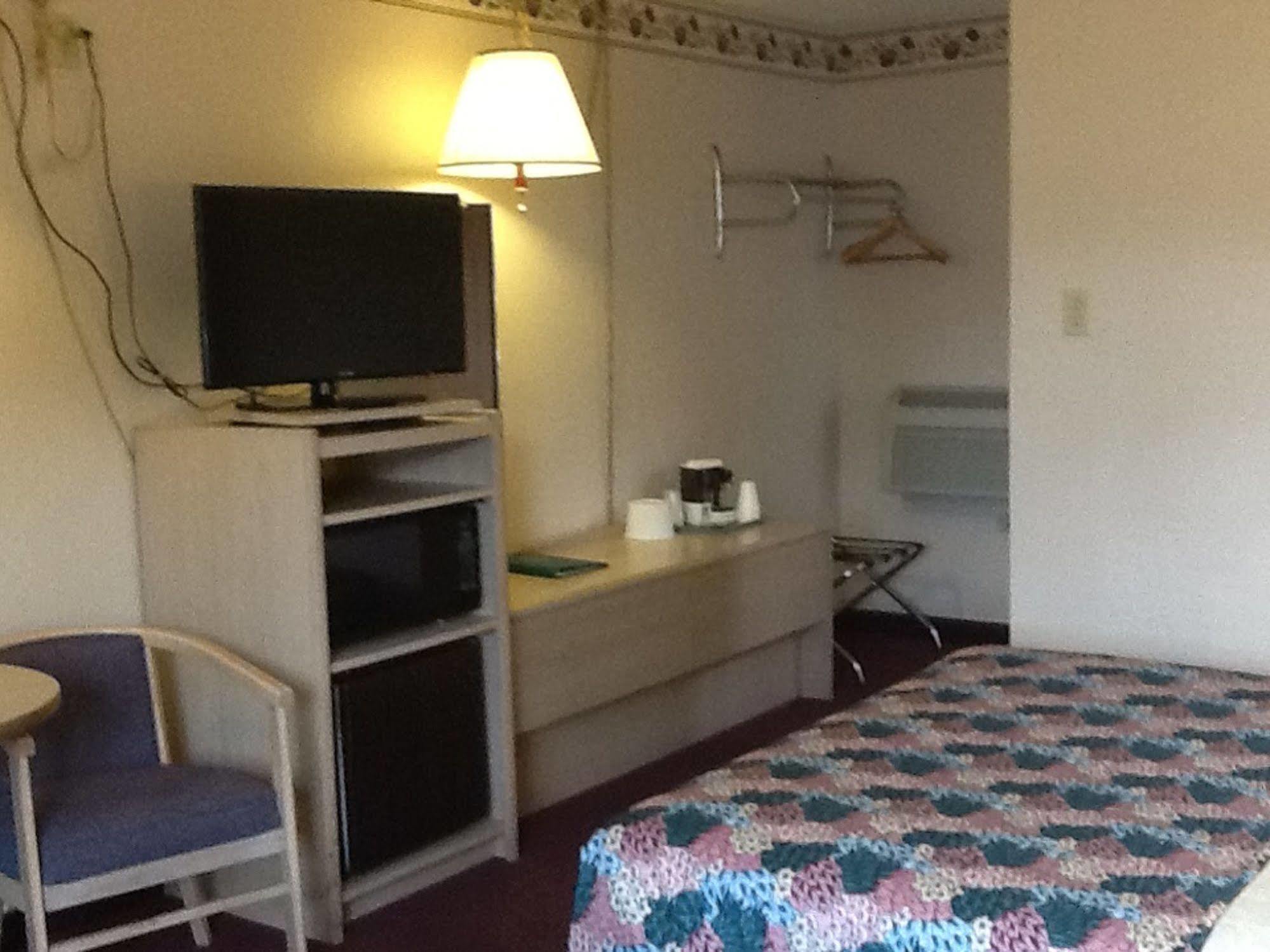 Pine Needles Inn Маунт-Шаста Экстерьер фото